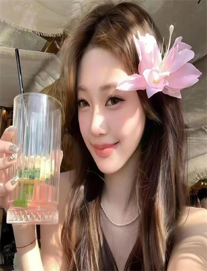 草莓丝瓜香蕉向日葵榴莲18岁视频_锦衣之下免费观看_夭天曰天天躁天